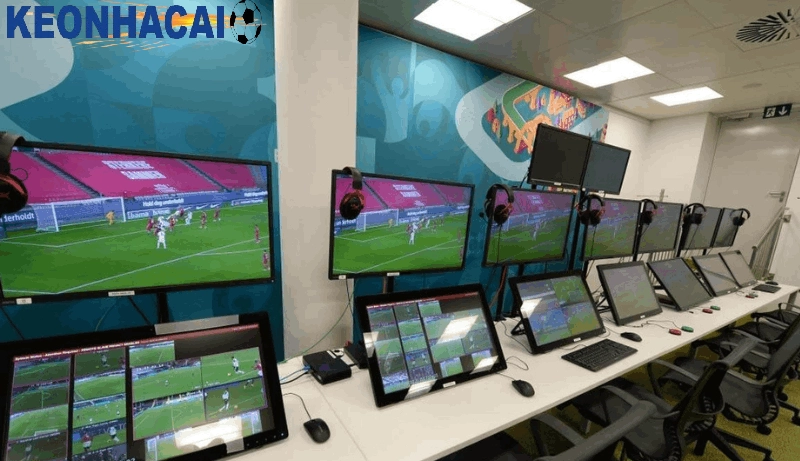 Công nghệ VAR là gì? Công nghệ thay đổi bóng đá hiện đại